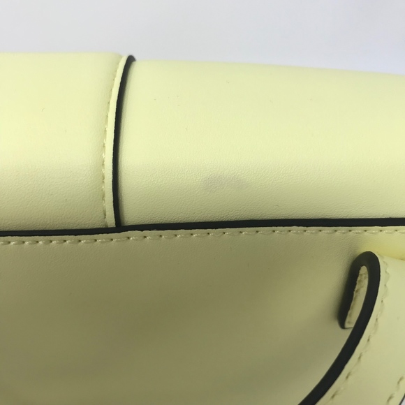 A New Day Womens Cross Body Bag Purse Lemon Yellow Faux Leather Gold Tone - Picture 4 of 5